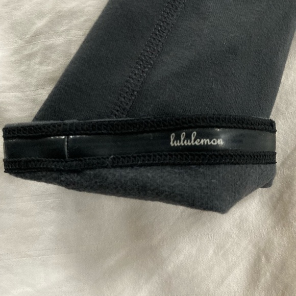 Lululemon gray sleeves. One size fits all - Picture 5 of 5